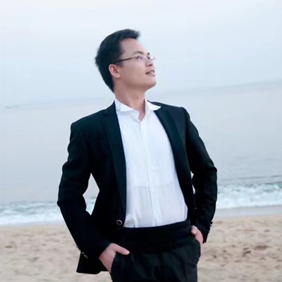 作者.jpg 素马克里斯宋